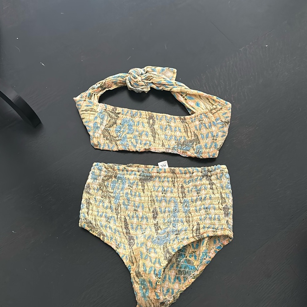 Two piece bathing suit.. size M/L Andi bagus